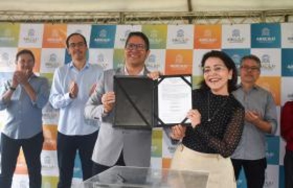 Prefeita Emília Corrêa assina ordem de serviço para construção de nova Unidade de Saúde no bairro Areia Branca